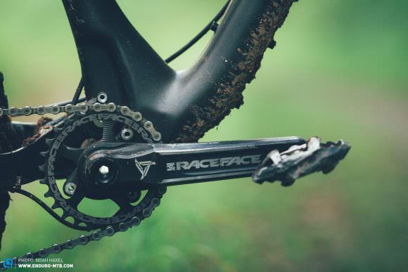 The 28er chainring on the Race Face cranks of the Rocky Mountain Pipeline 770 MSL gets you up the steepest climbs, although 30 or 32-teeth might be better for fast, open sections. It’s all a question of taste.