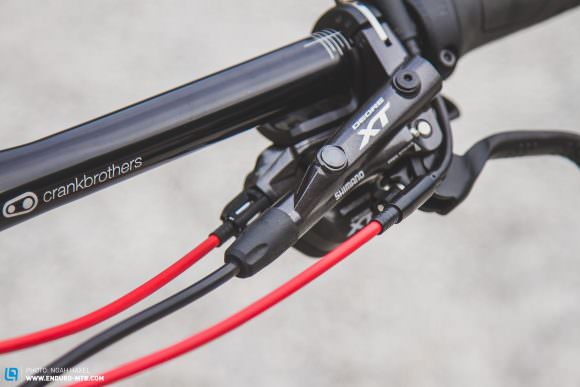 The red cable housing gives the bike a sartorially conscious edge.