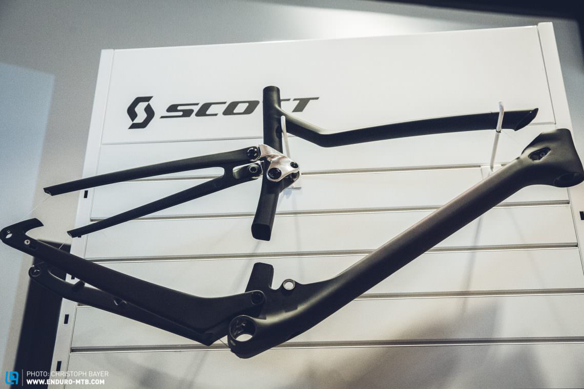 You can split the Spark frame into two: the lower part from the head tube to the rear dropouts provides the stiffness, while the top part covers comfort. This division also leads to a reduction in weight.