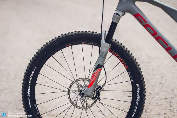 Keep loose: Despite having just 120 mm of travel, the FOCUS Spine’s choice of a RockShox PIKE fork was a wise one, winning us over with its responsiveness and ability to tackle any size bump with ease.