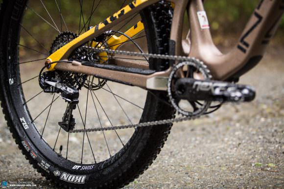 The SRAM X1 drivetrain is paired to Race Face Next cranks, a great combination. 