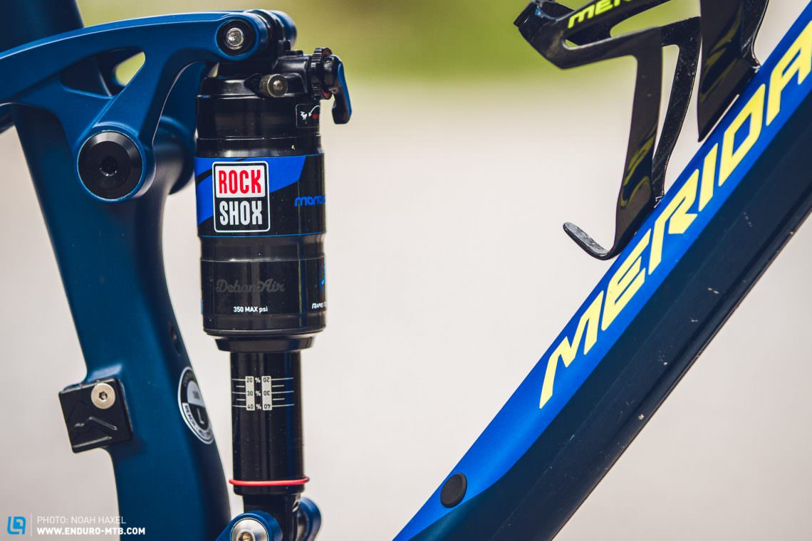 Responsive The RockShox Monarch DebonAir rear shock on the MERIDA ONE-TWENTY generously absorbs bumps, although we’d recommend that more aggressive trail riders fit 2-4 bottomless rings in the rear shock.