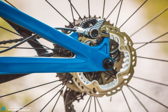  Shimano XTR brakes have sufficient braking power but they’re still vulnerable to that vague bite point.