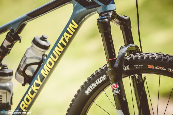 The RockShox PIKE forks offer 120 mm of travel and a stiff chassis.