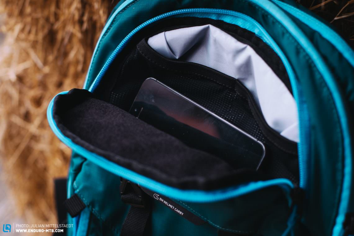 There’s a little cushioned pocket at the top that’s super suited to phones or glasses.