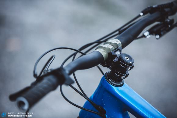 The Canyon Strive’s cockpit satisfies all of our desires with the ultimate stem length and bar width. Tops!