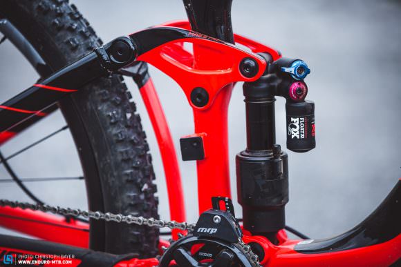 The FOX X2 Performance rear shock generates masses of traction, and the new climb switch lever is an asset to the Reign’s climbing.
