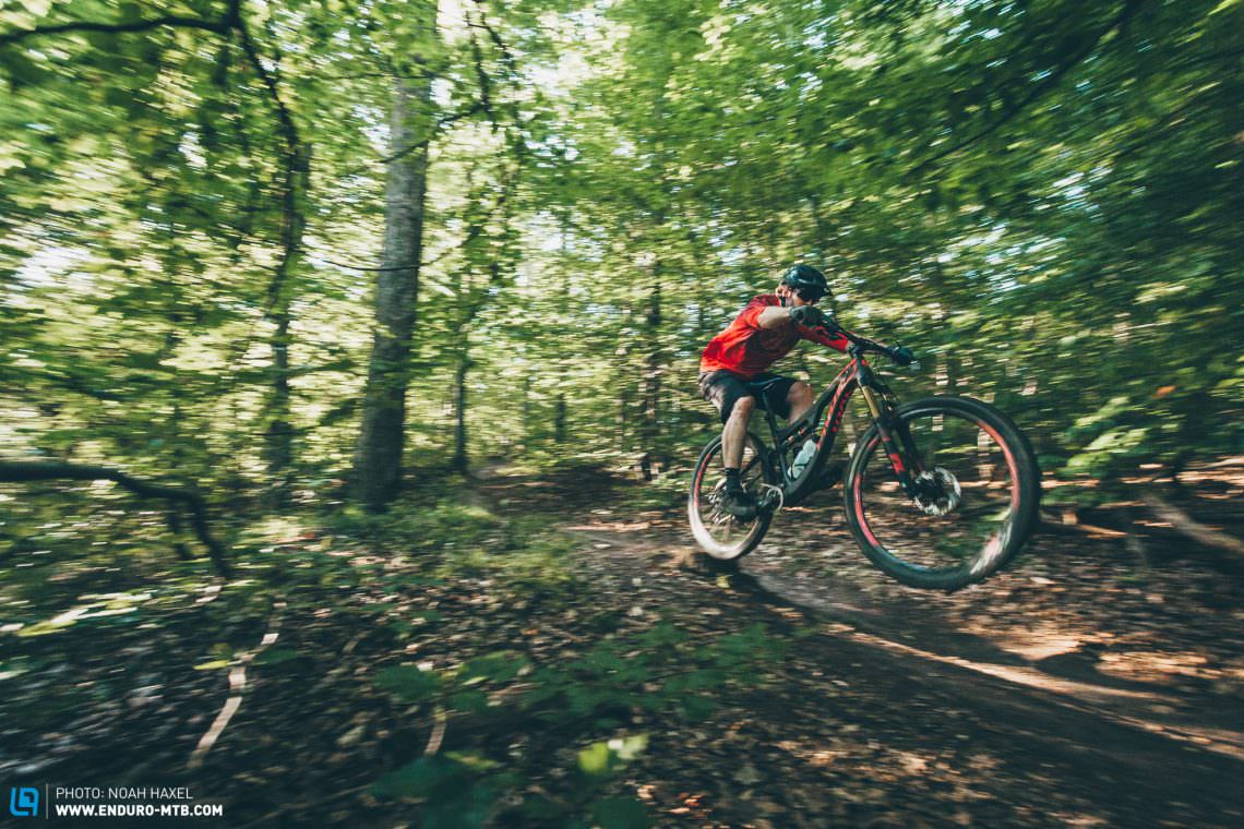 Wheelie’ing the Pivot Switchblade is easy, and even with its long frame and big wheels it’s still super lively.