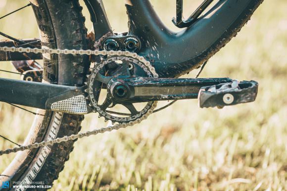 The wider 157 mm rear axle asks for a revised chainline, but there are sufficient options and you can also go for a double chainring at the front too.