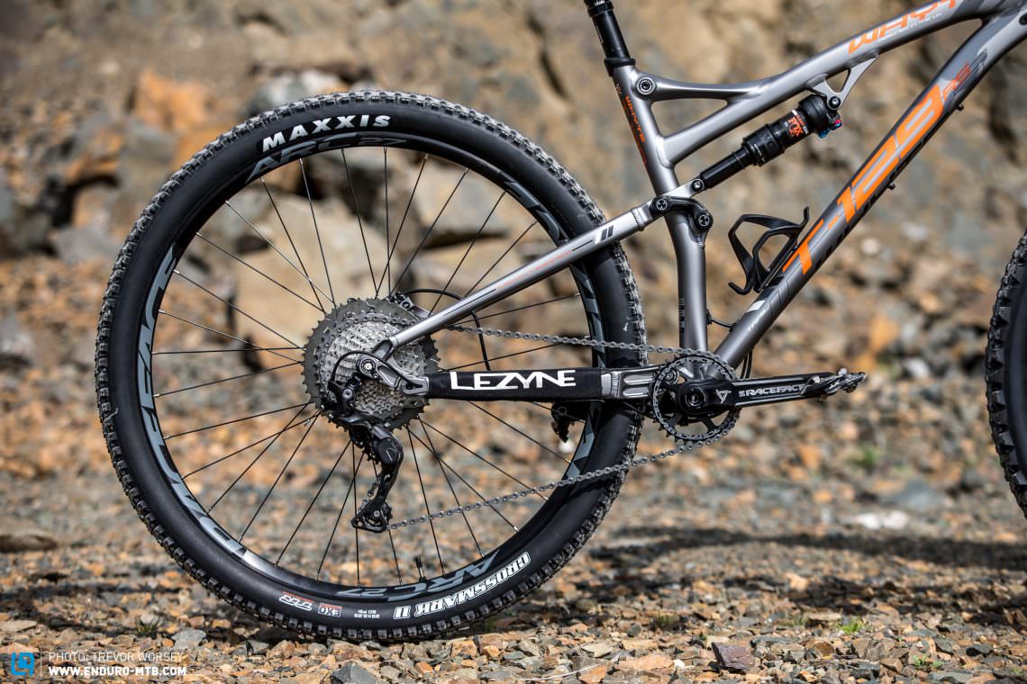 The compact 430.9 mm chainstays and 46 mm fork offset give great agility. 