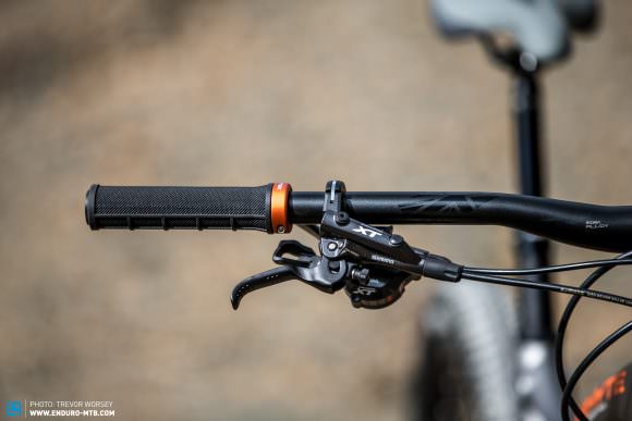 Wide 760 mm bars and a 40 mm stem get a thumbs up from the test team. 