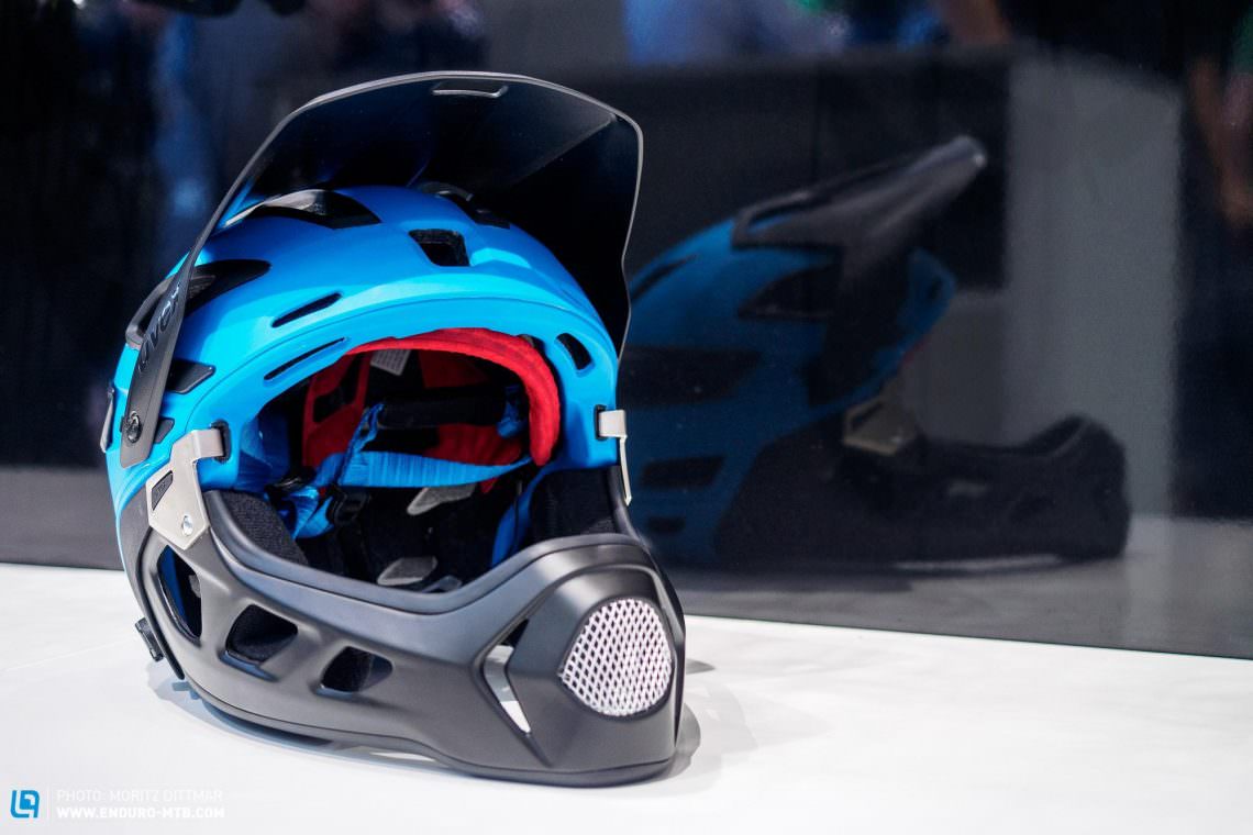 … ein Fullface-Helm mit Kinnbügel, der dank geringem Gewicht und top Belüftung ideal für schweißtreibende Enduro-Stages ist. 