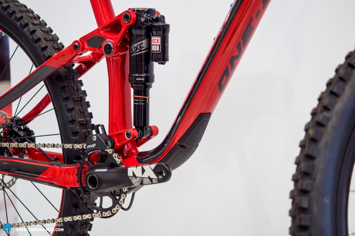 The new RockShox Super Deluxe rear shock with a Trunnion mount left space for the designers to go for a dropped toptube and consequent low standover height.
