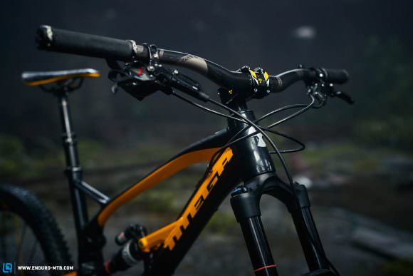 The new Nukeproof Mega 275 Team now features a carbon bar and 170 mm Lyrik fork. 
