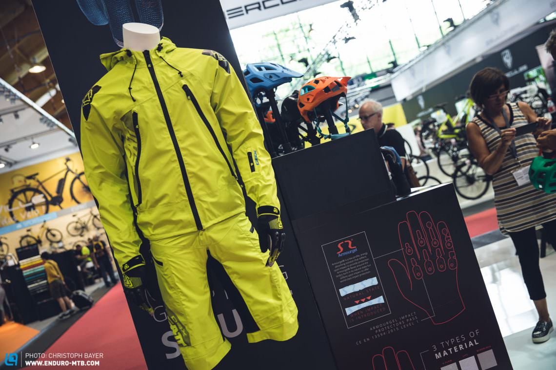The new Leatt waterproof combo consists of the DBX 5.0 shorts and matching jacket.