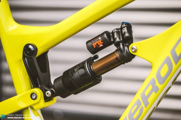 The FOX X2 shock completes the potent package with 160 mm of smooth and composed suspension.