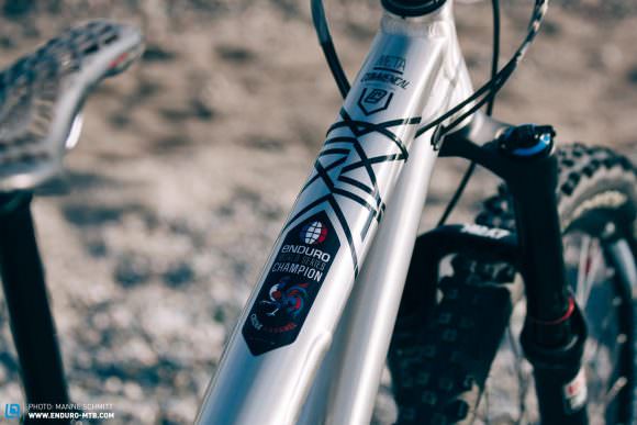 Cécile’s overall season victory wasn’t even up for question before the round in Finale Ligure – as proven by the additional logo on the frame.
