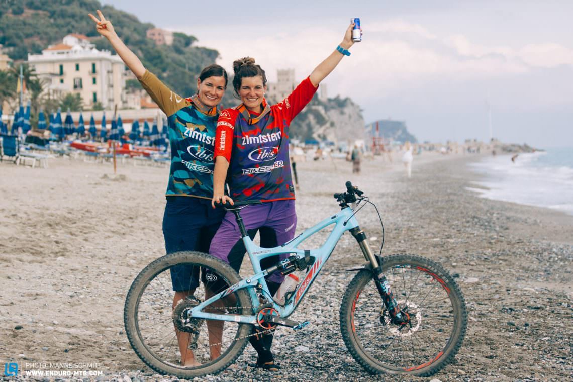 The Gehrig twins have ended the Enduro World Series 2016 with huge grins – and rightly so: Anita claimed third overall, while twin sister Caro finished 5th. Both riders race for the Ibis Cycles Enduro Race Team. 