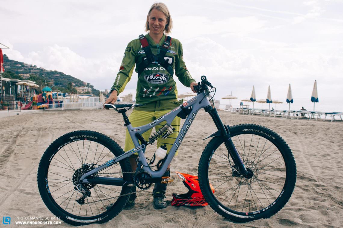 Sweden’s Louise Paulin has been living and working in Finale Ligure as a ride guide for several years. She rides for the Team Airoh ION Santa Cruz, and her bike sports some distinguishing Italian components like the cranks, chainring and cassette from INGRID as well as the steel spring shock from EXT Racing Shox.