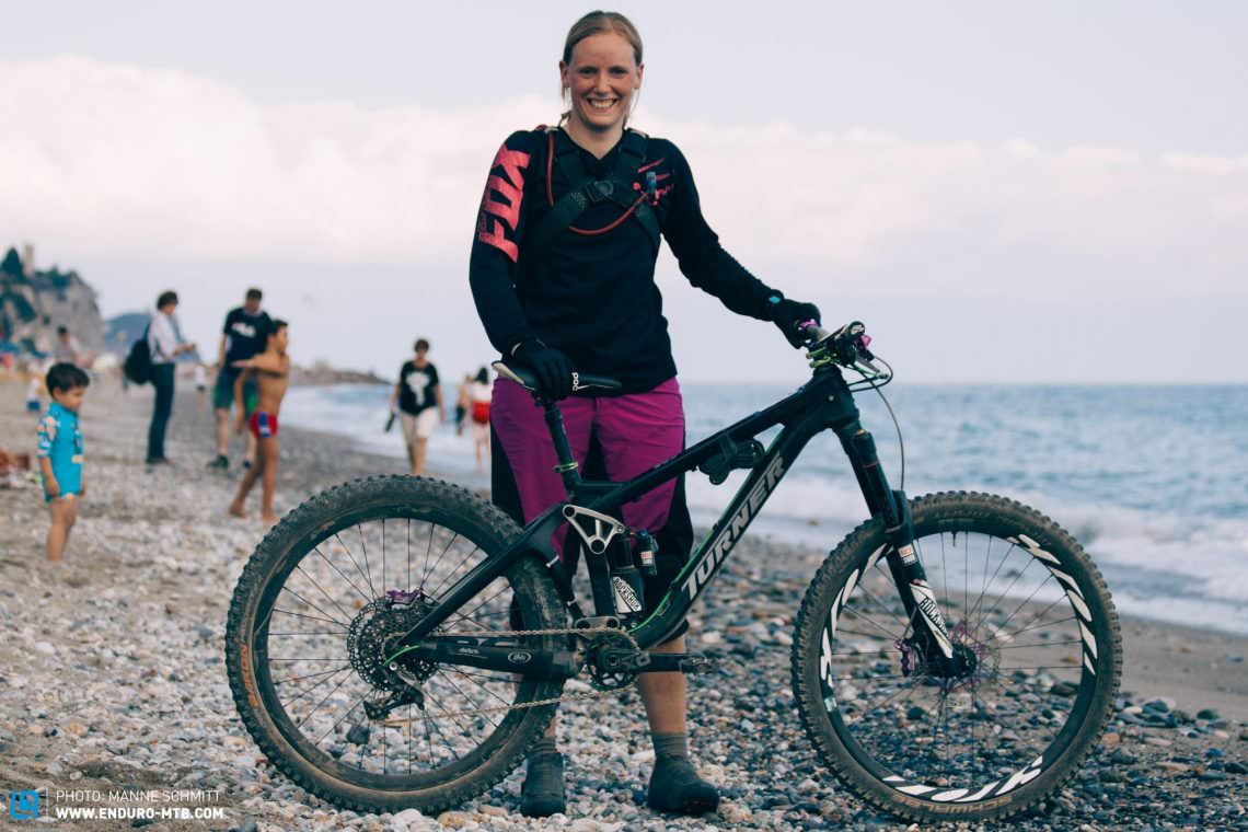At the final EWS race of the year, Alice Grindheim from Norway rode a custom-built Turner RFX Carbon Enduro bike with Hope brakes and an oval chainring – thanks go to her boyfriend here, who lent her his bike as her own rig had some mechanicals that couldn’t be fixed before the race.
