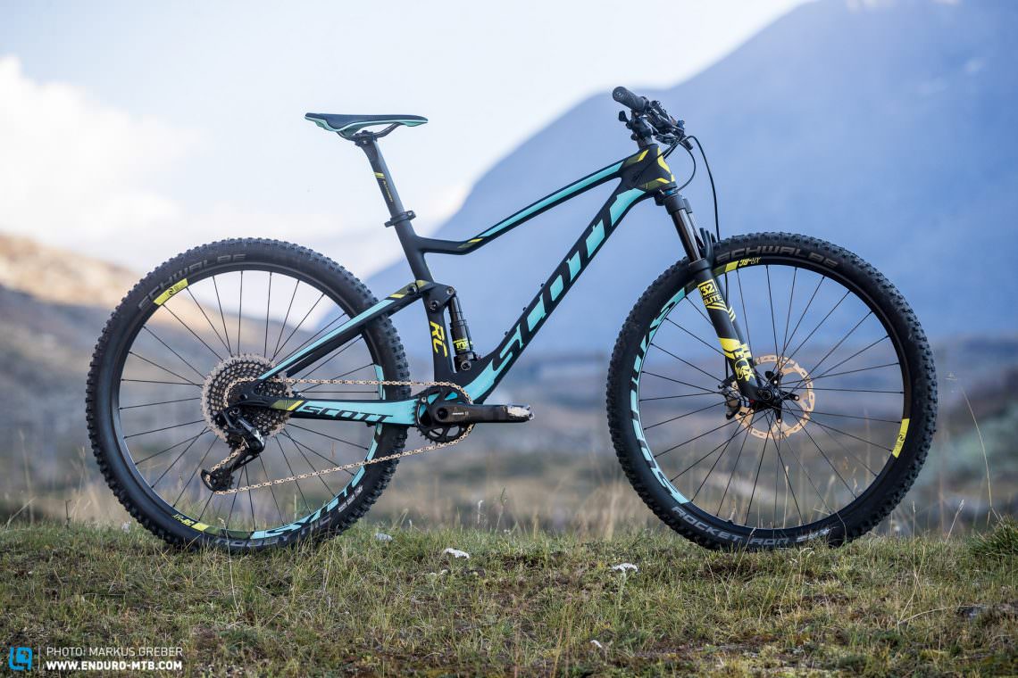 The racing machine: the super lightweight SCOTT Contessa Spark RC 700 with 100 mm travel.