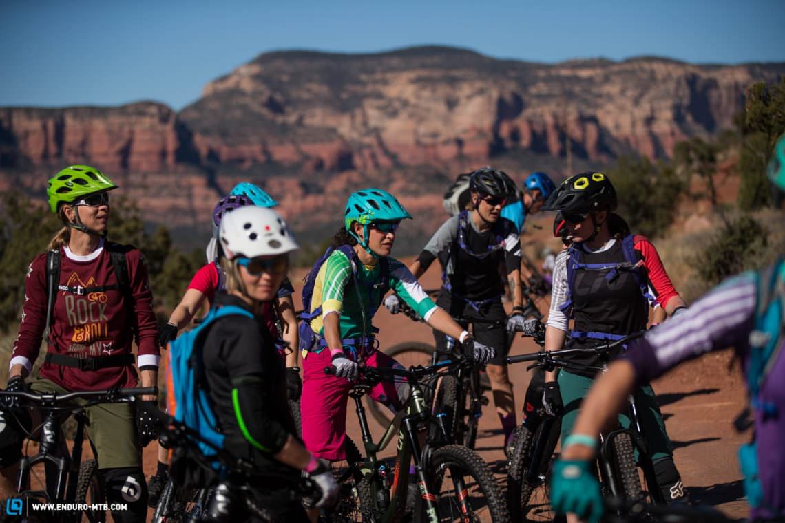 Darum geht es: Mädels aufs Bike zu kriegen. Frauen aus aller Welt kamen in Sedona, Arizona, zusammen und hatten zusammen eine Menge Spaß.