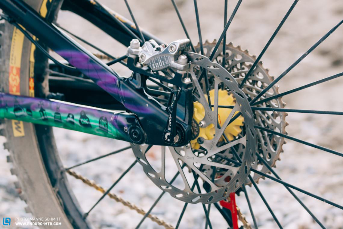 As a downhill racer, Sam knows how important powerful brakes are, so has combined SRAM’s Guide Ultimate lever with their more powerful Code calipers.