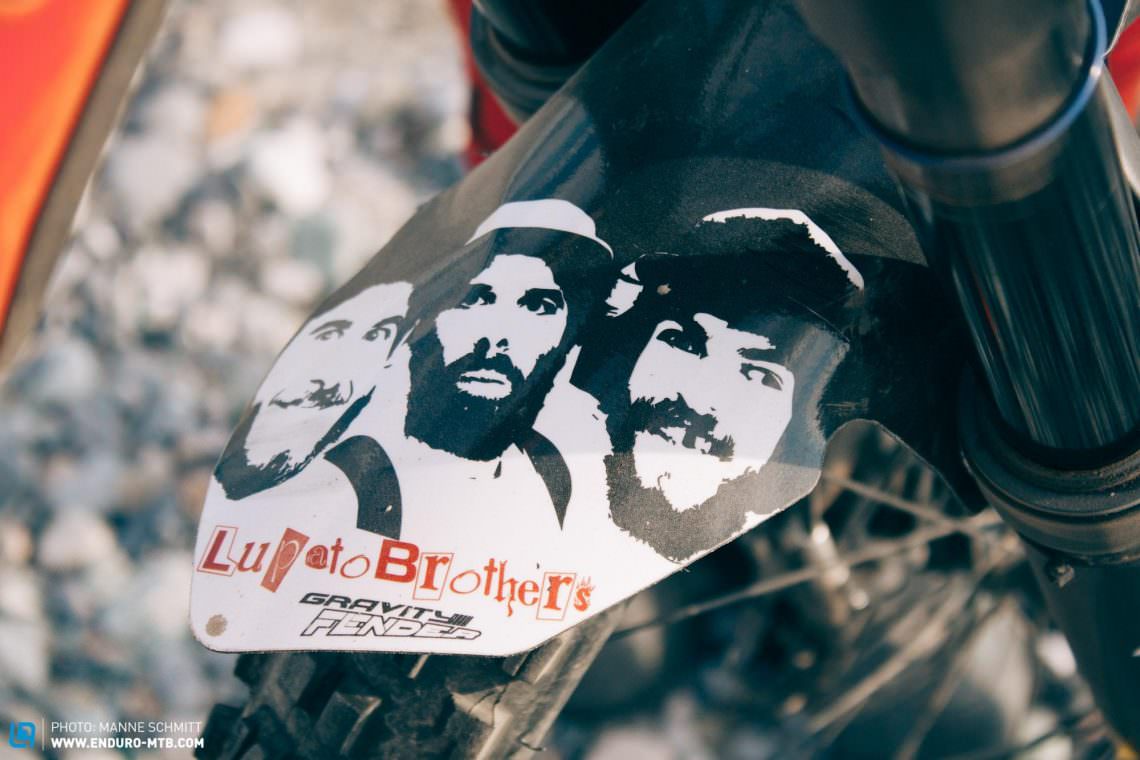 The Lupato Brothers consist of brothers Alex and Denny Lupato and their mate Andrea Pirazzoli. The Gravity mudguard from LMP Design is branded with a portrait of the three buddies.