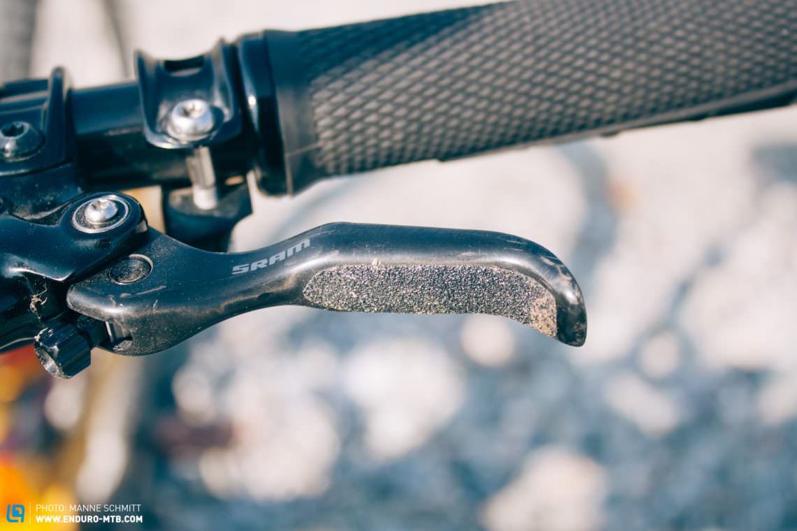 Many of the elites rocked up to the EWS with grip tape on their brake levers. Damien included.