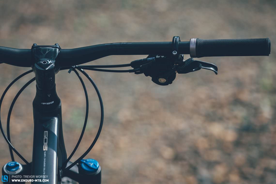The 760 mm wide Whyte aluminium bar is comfortable and works well with the 50 mm stem. Clean and uncluttered.
