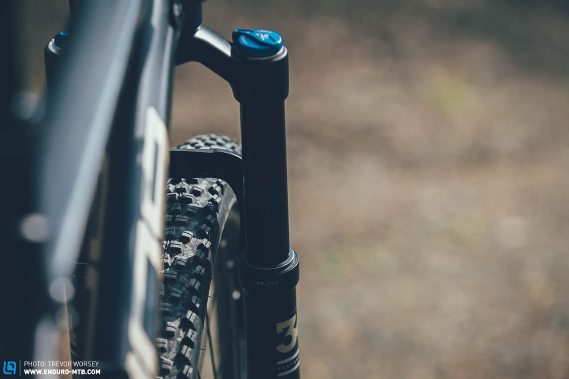 The Fox Float 34 Performance fork uses the more affordable Grip3 damper but does not skimp on performance. Support and control are delivered with confidence.