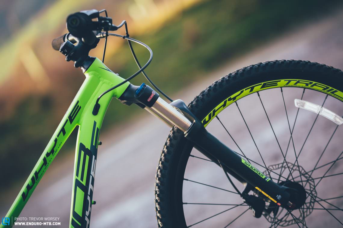 The Suntour XCR fork offers basic but adjustable damping for kerb hopping and park patrols.
