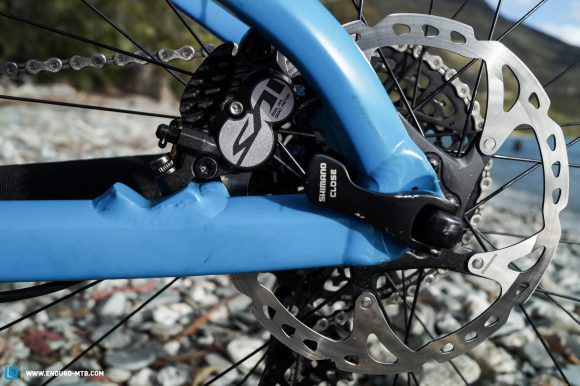 The Shimano Saint brakes naturally serve the purpose of bringing the Speedfox to a surefire stop.