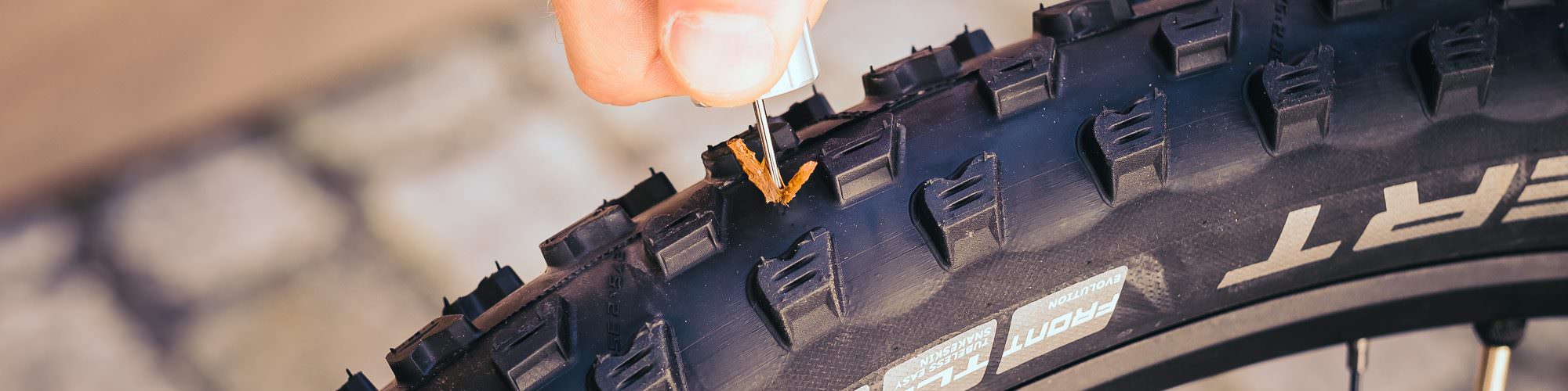 Best tubeless tire repair kits: plug holes without having to stick