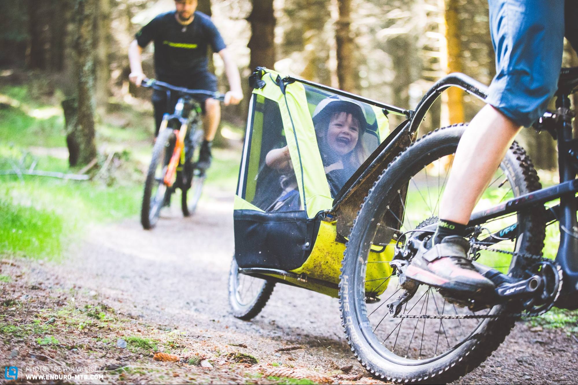 Mountainbike-Fahrradanhänger für Kinder: Per Anhänger durch die