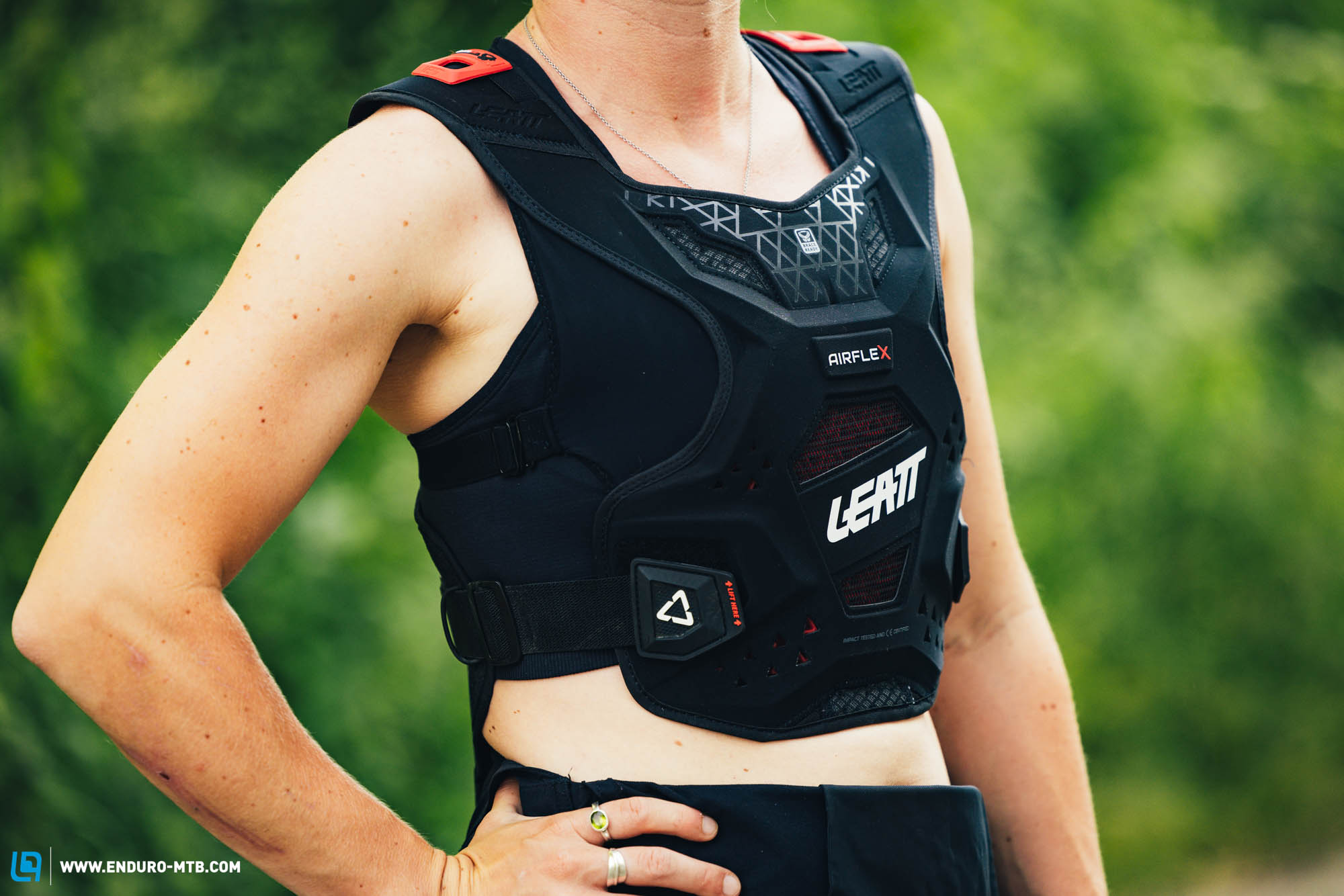 The Lab - Leatt Chest Protector AirFlex Women - Light and airy women's  protection